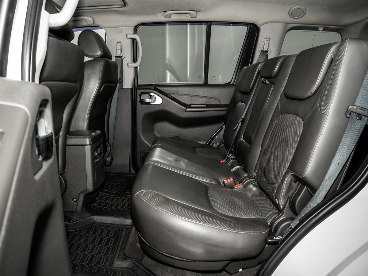 Nissan Pathfinder 2013 - фото автомобиля