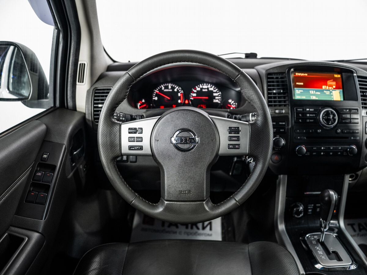 Nissan Pathfinder 2013 - фото автомобиля