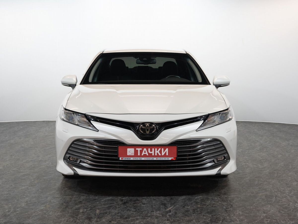 Toyota Camry 2020 - фото автомобиля