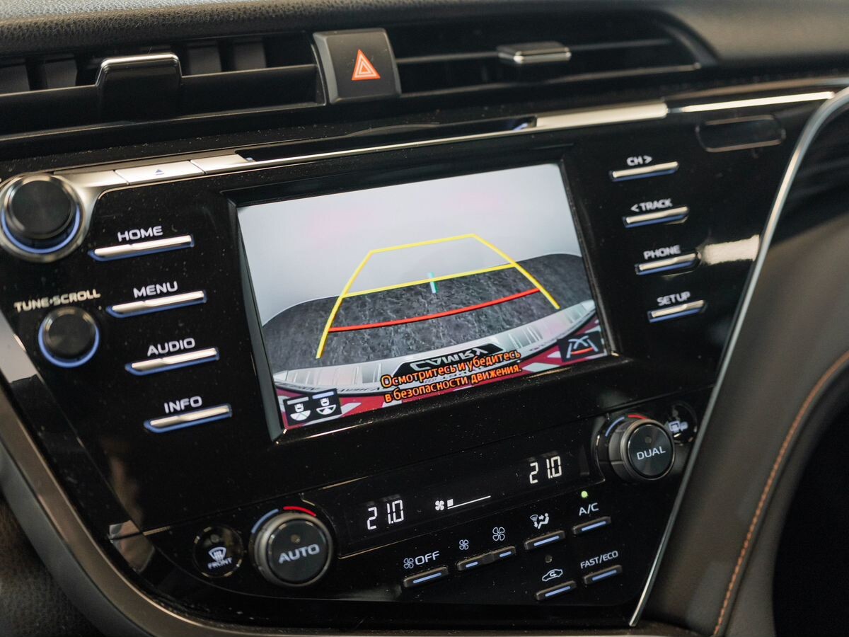 Toyota Camry 2020 - фото автомобиля
