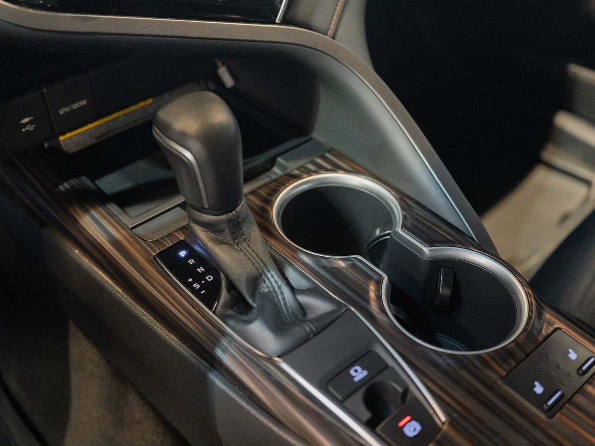 Toyota Camry 2020 - фото автомобиля