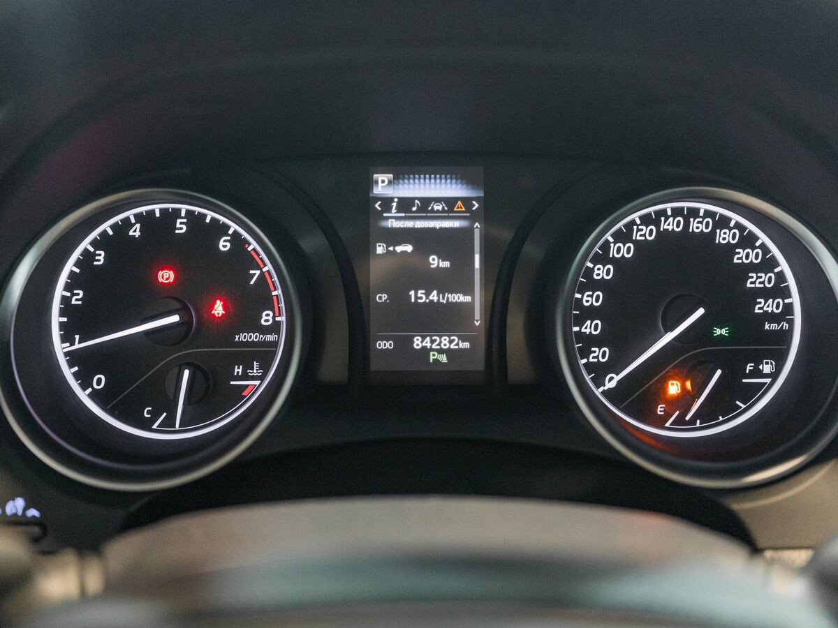 Toyota Camry 2020 - фото автомобиля