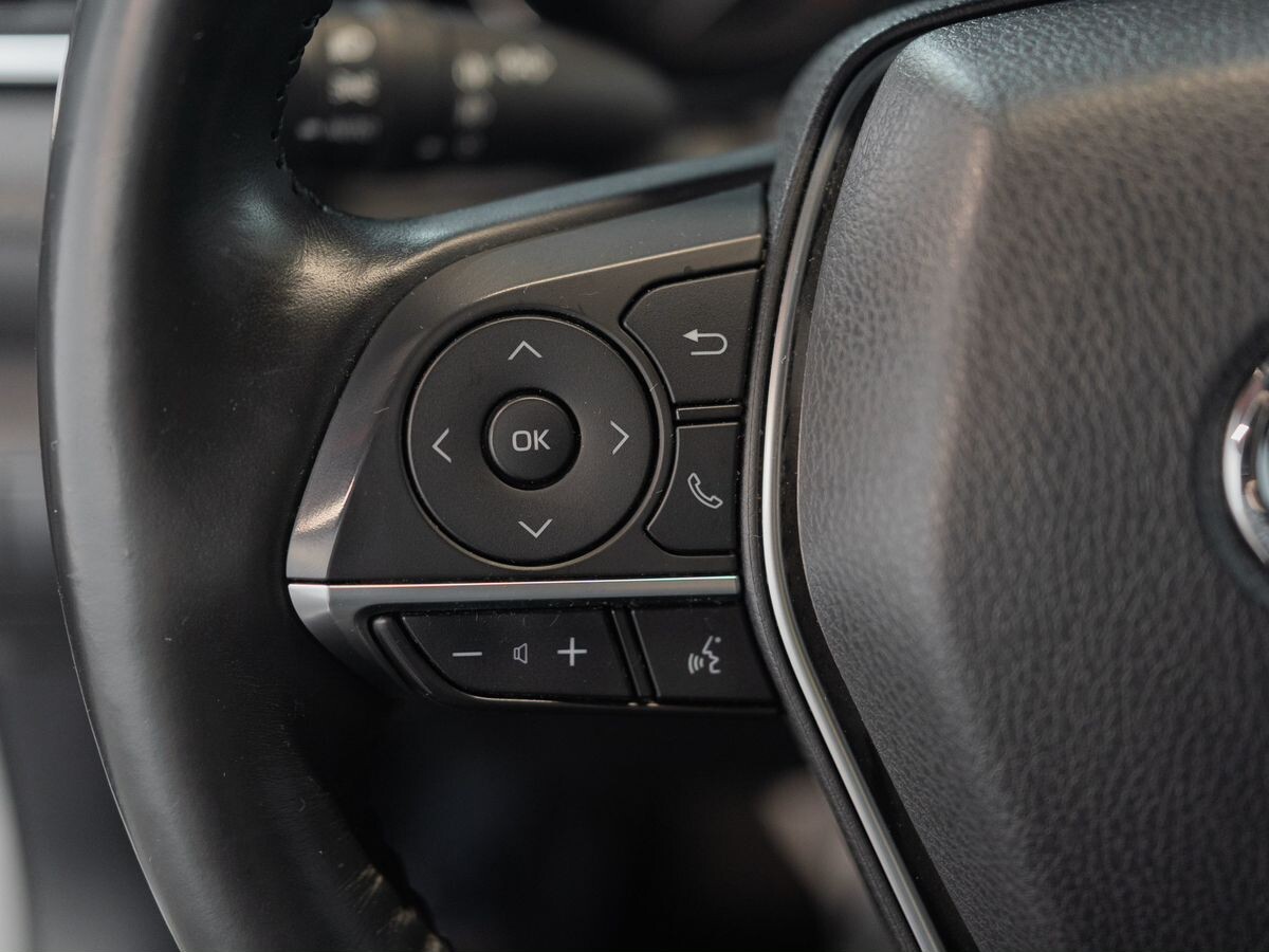 Toyota Camry 2020 - фото автомобиля