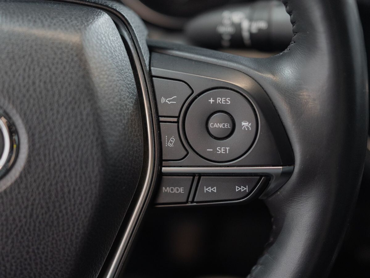 Toyota Camry 2020 - фото автомобиля