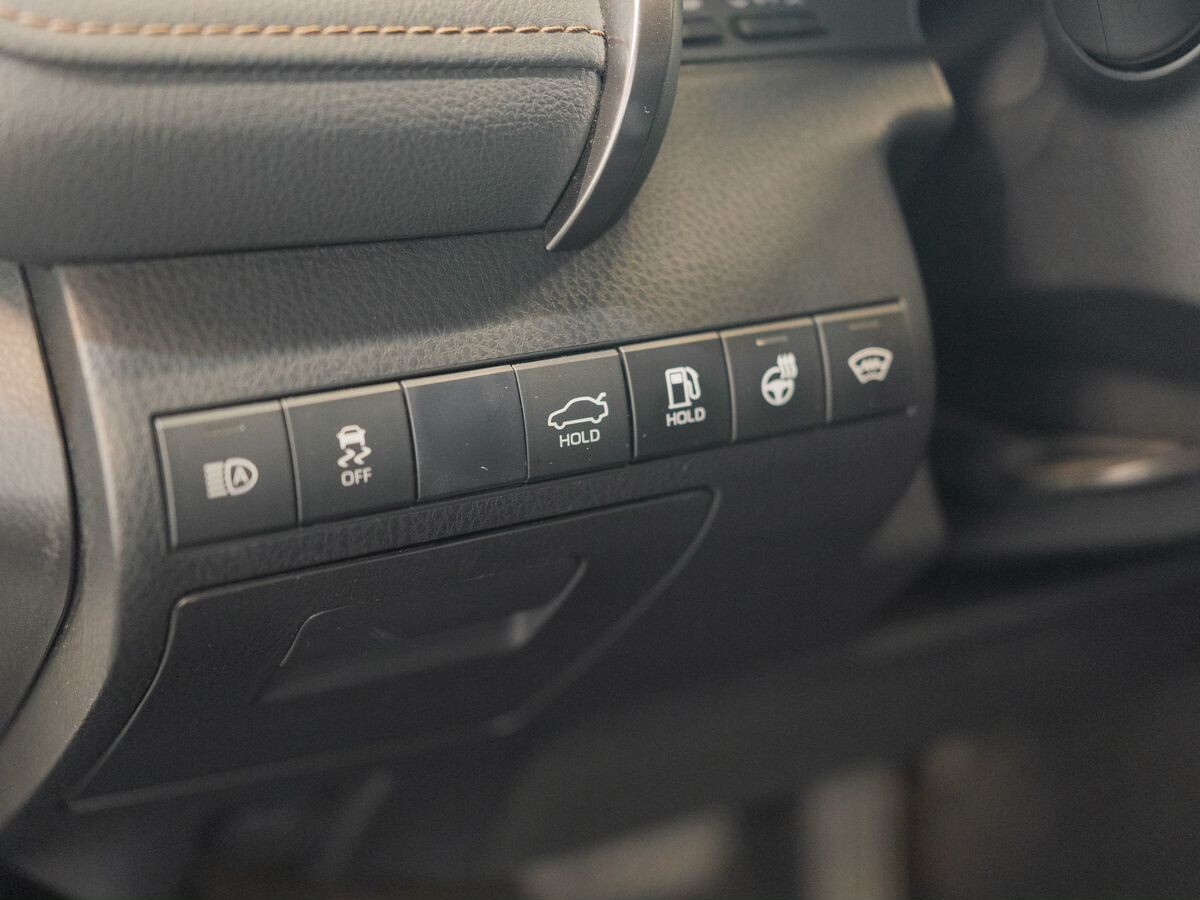 Toyota Camry 2020 - фото автомобиля