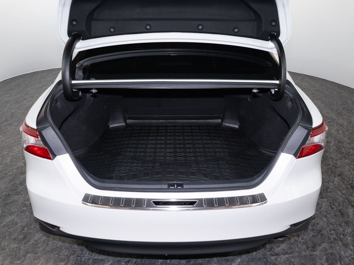 Toyota Camry 2020 - фото автомобиля