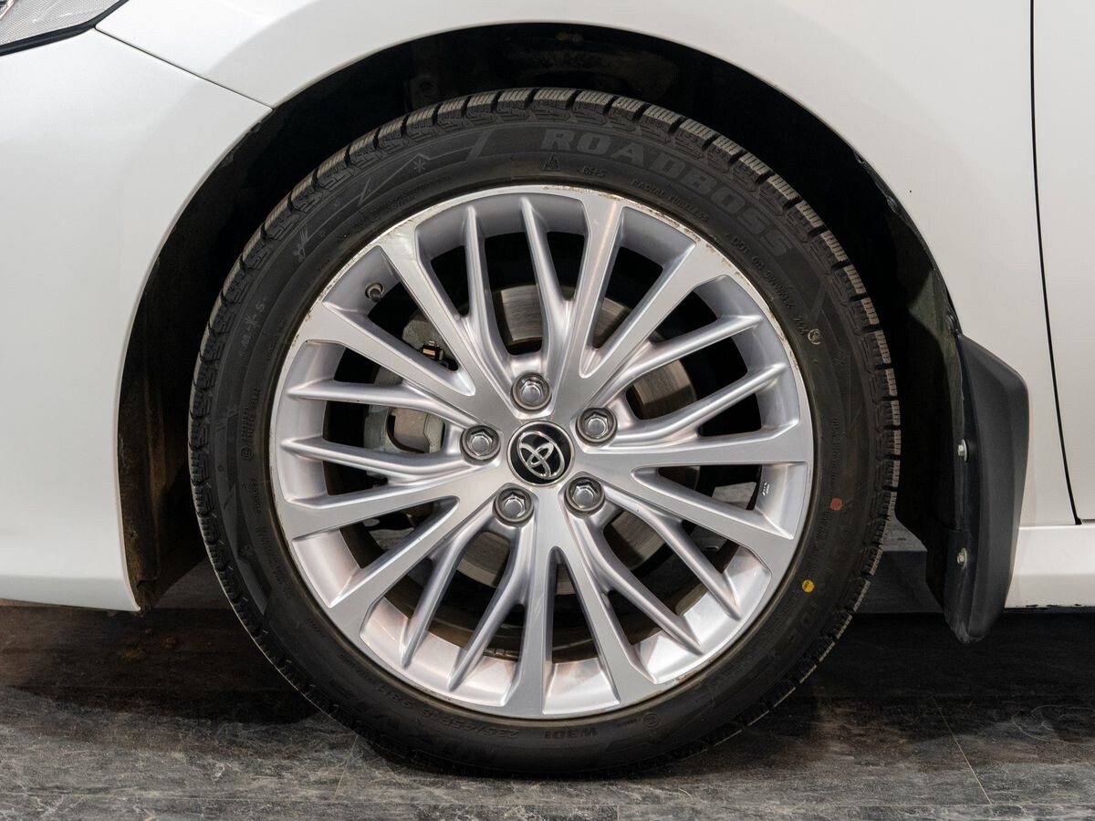 Toyota Camry 2020 - фото автомобиля