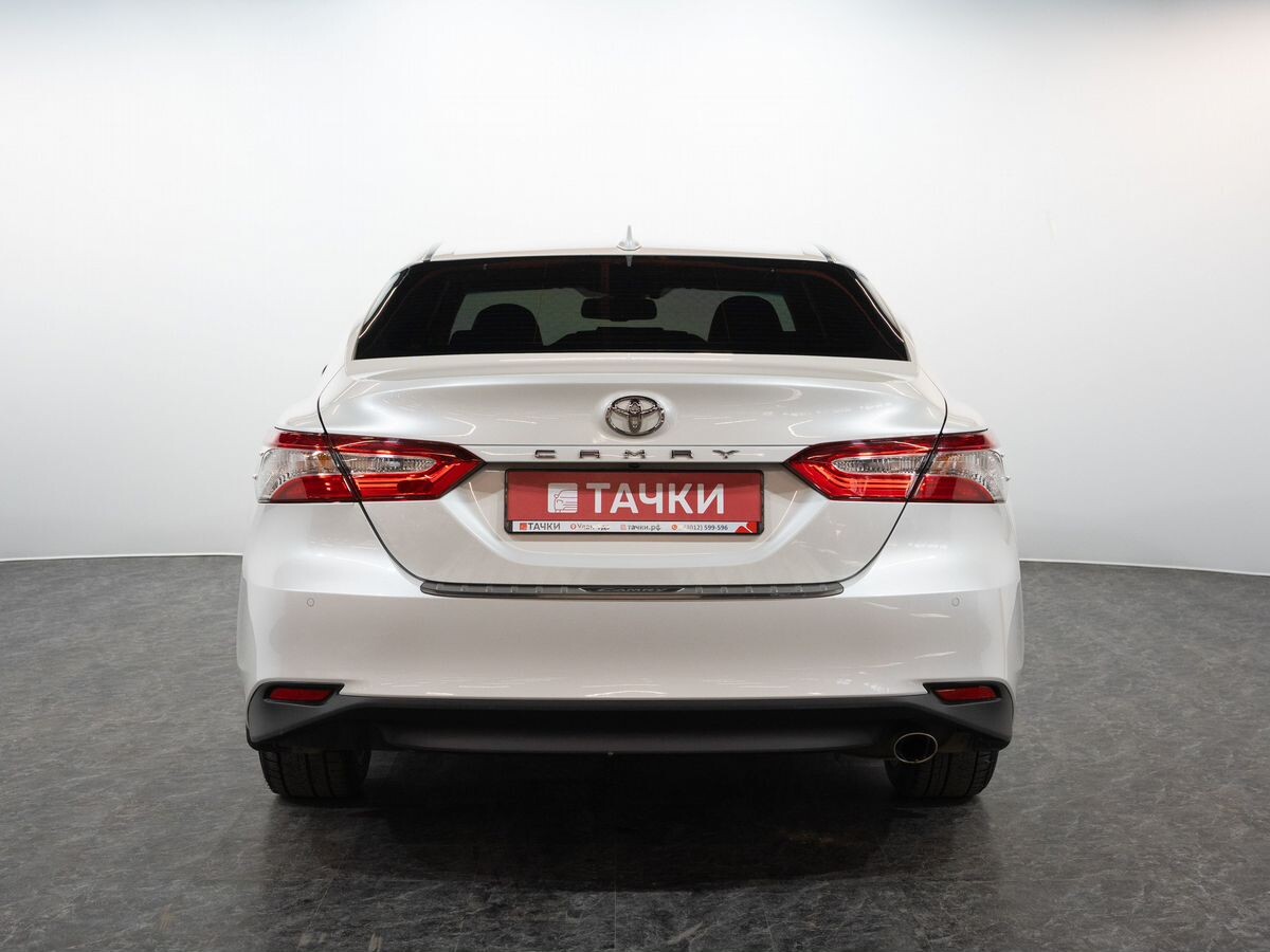 Toyota Camry 2020 - фото автомобиля