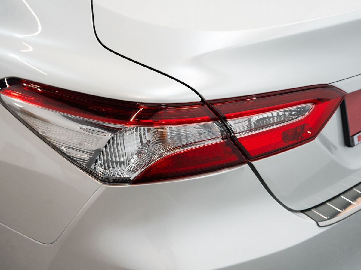 Toyota Camry 2020 - фото автомобиля