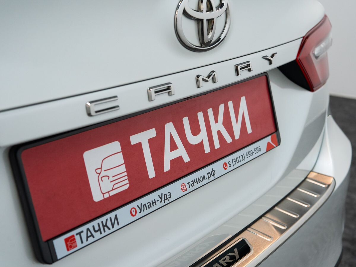 Toyota Camry 2020 - фото автомобиля