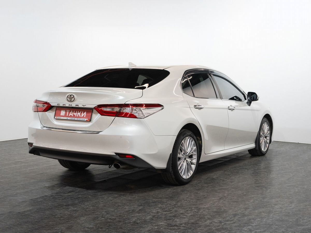 Toyota Camry 2020 - фото автомобиля