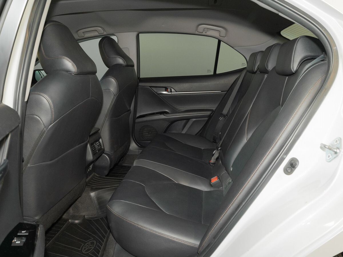 Toyota Camry 2020 - фото автомобиля