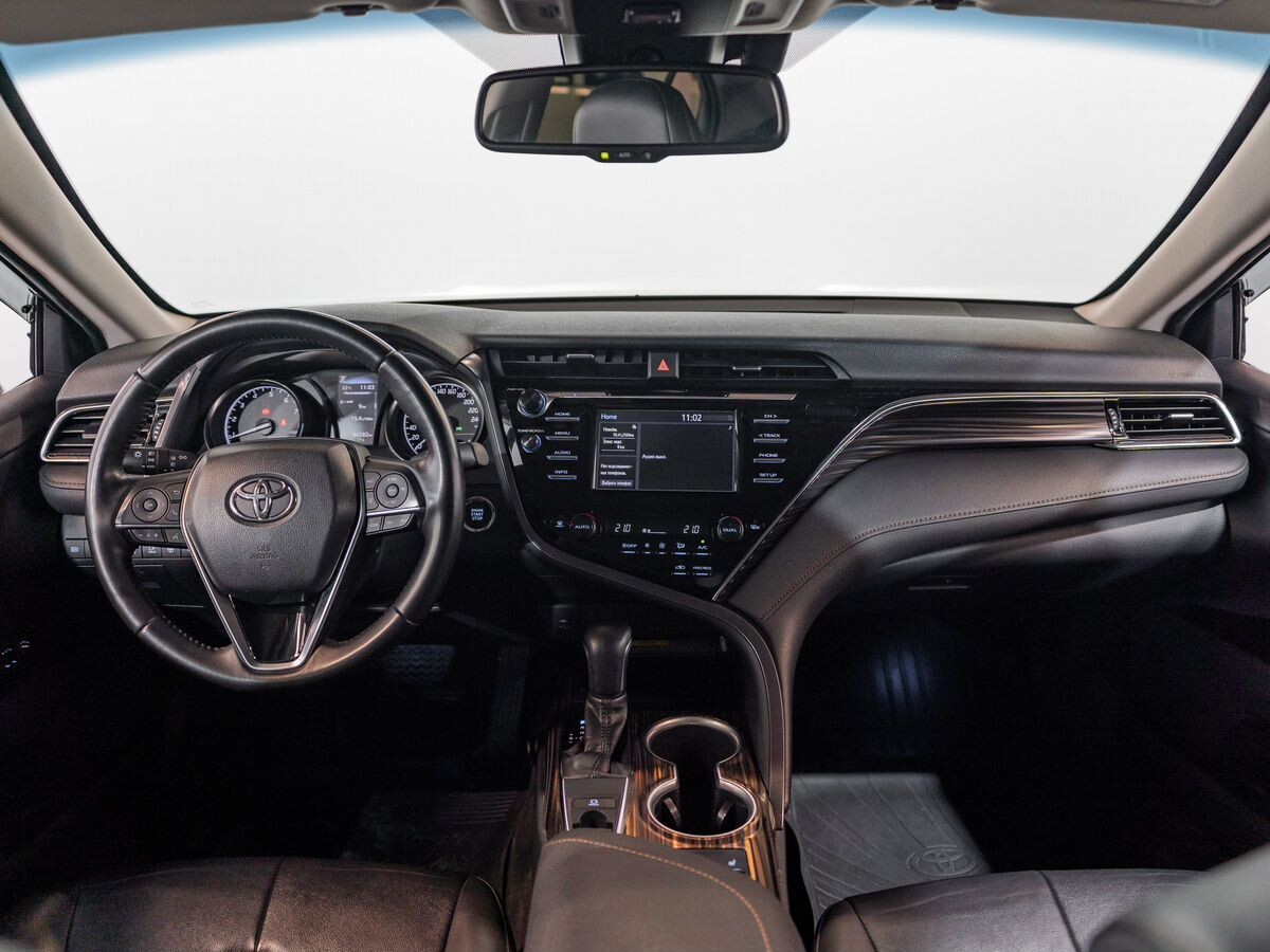 Toyota Camry 2020 - фото автомобиля