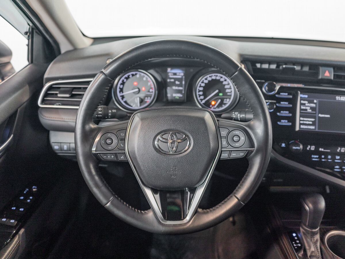 Toyota Camry 2020 - фото автомобиля