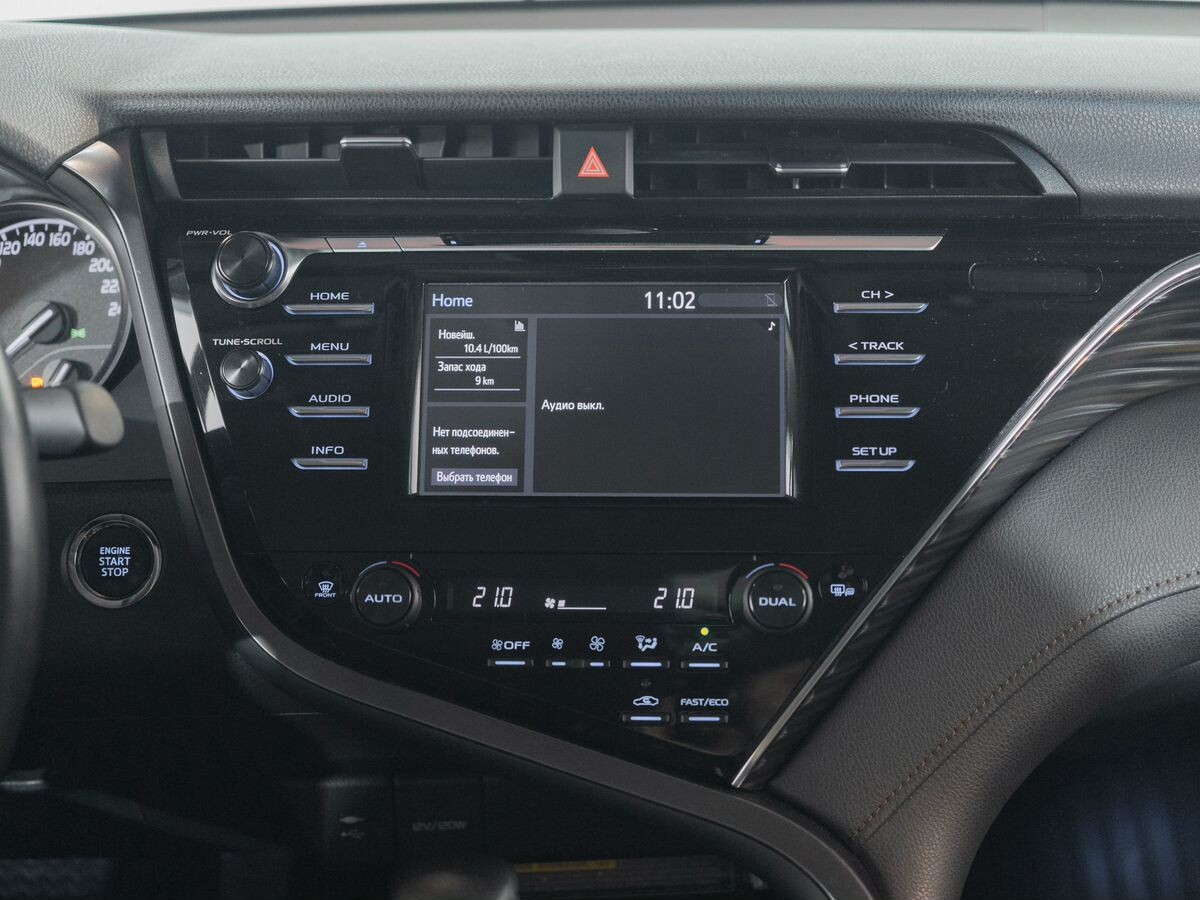 Toyota Camry 2020 - фото автомобиля