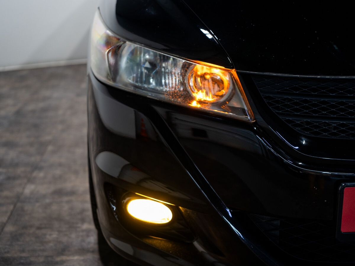 Honda Stream 2011 - фото автомобиля