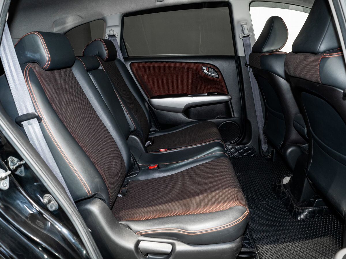 Honda Stream 2011 - фото автомобиля