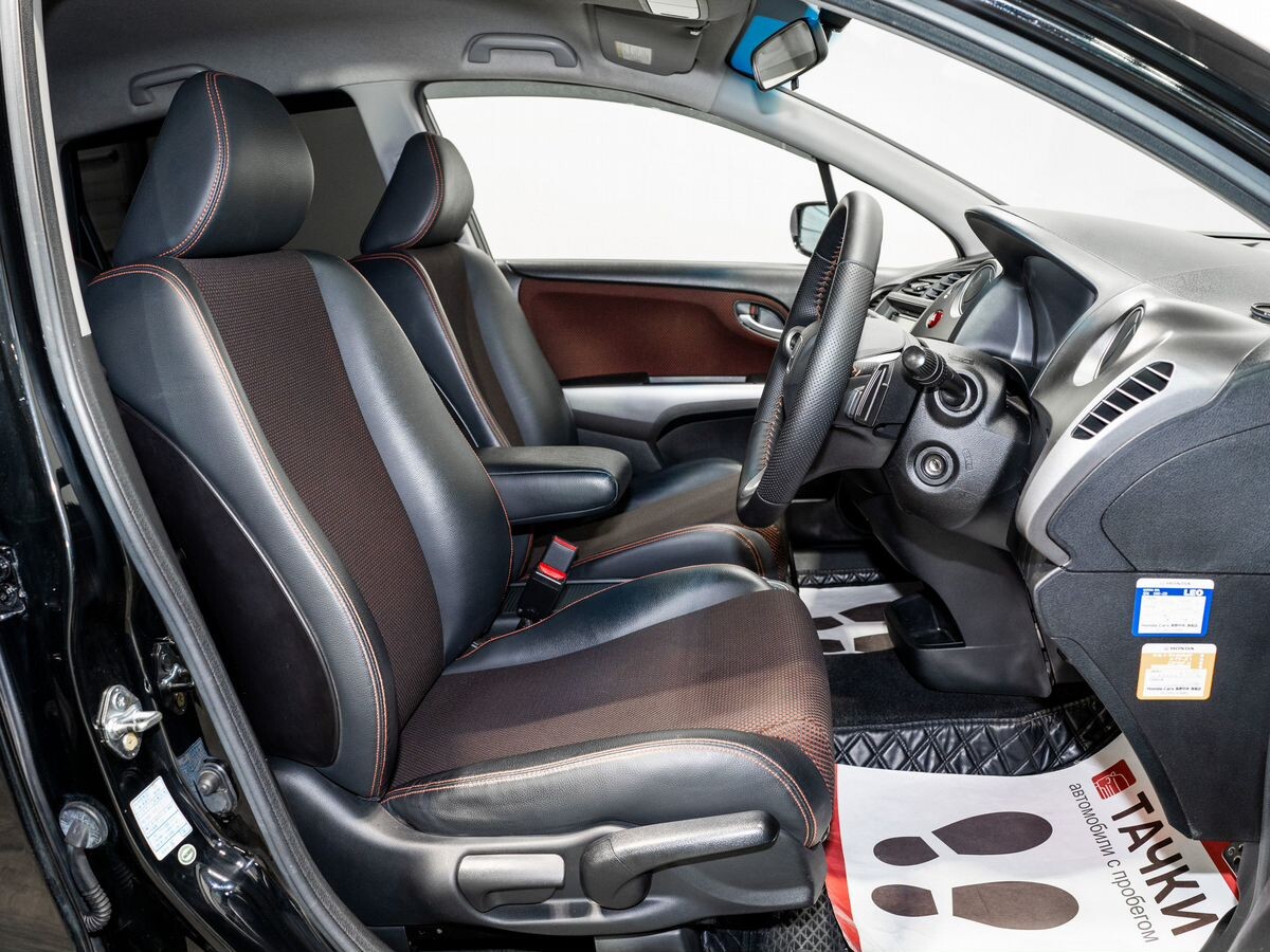 Honda Stream 2011 - фото автомобиля