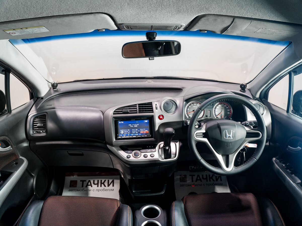 Honda Stream 2011 - фото автомобиля