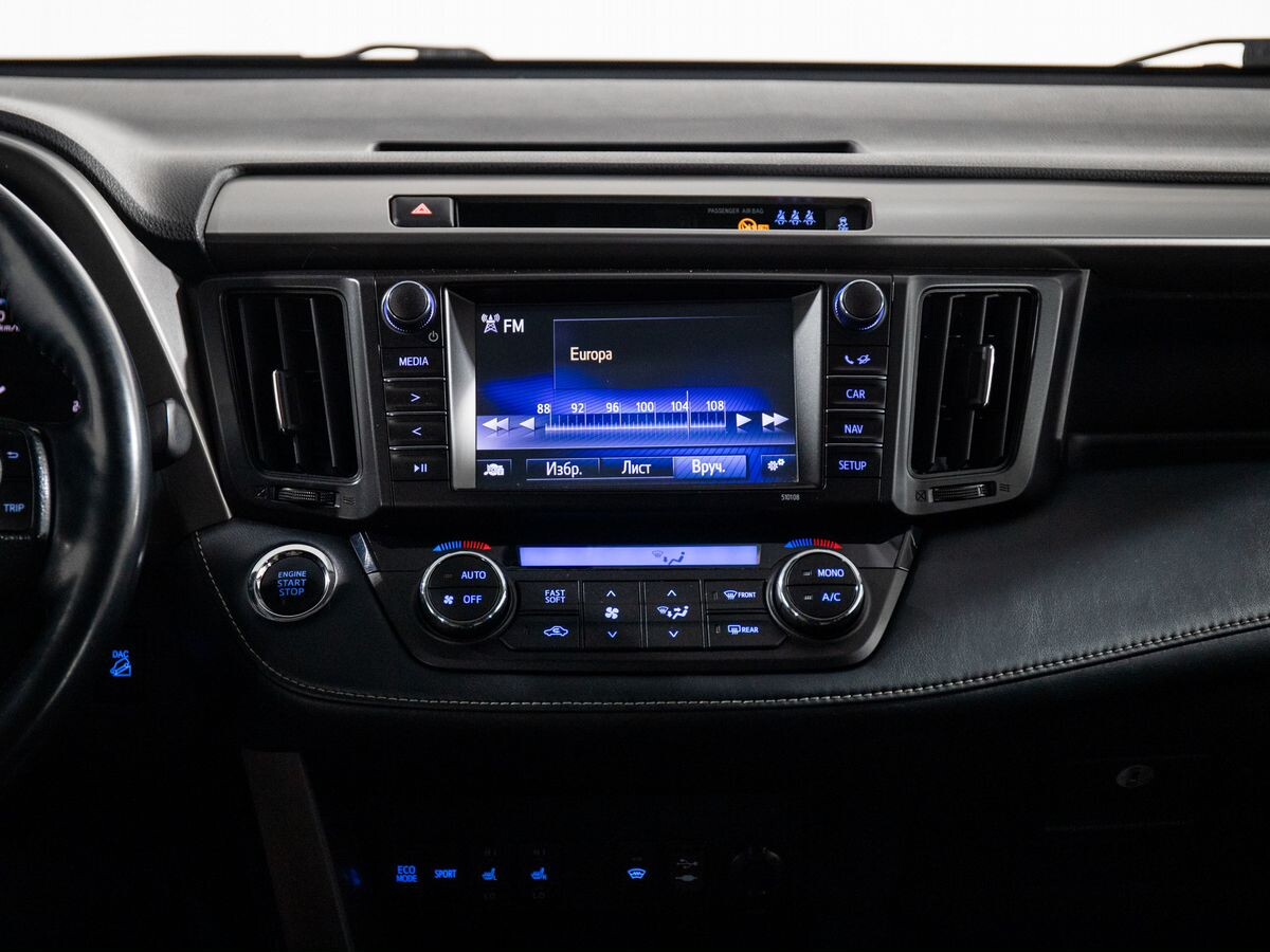 Toyota RAV4 2018 - фото автомобиля