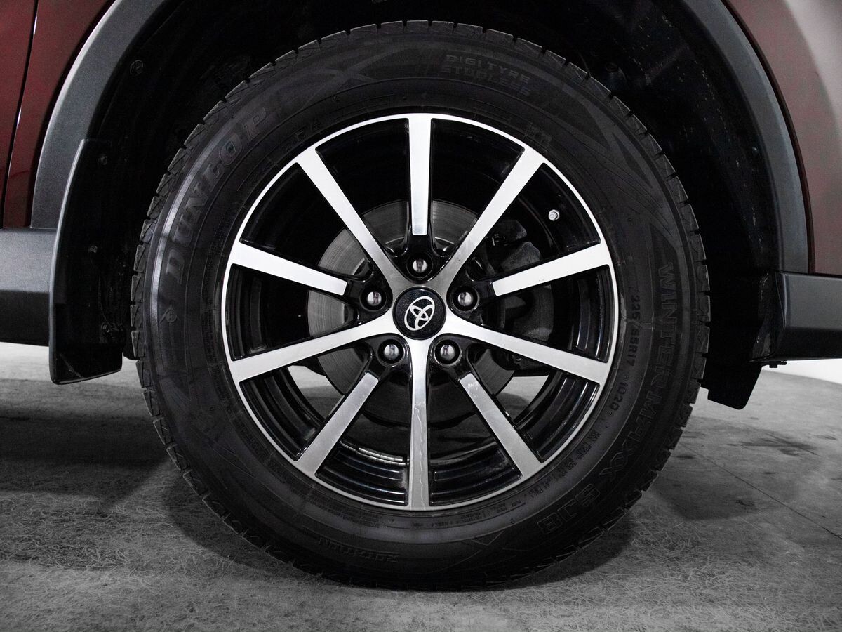 Toyota RAV4 2018 - фото автомобиля