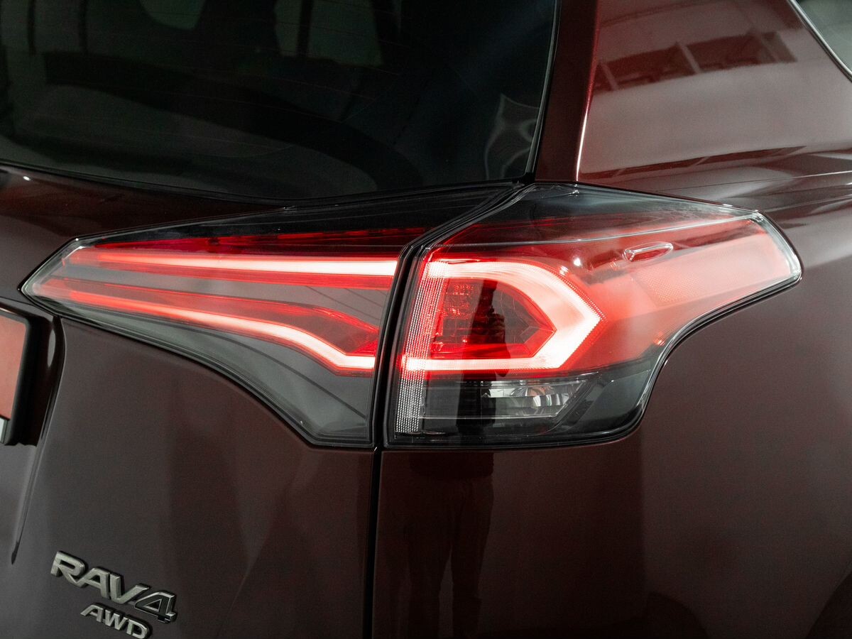 Toyota RAV4 2018 - фото автомобиля
