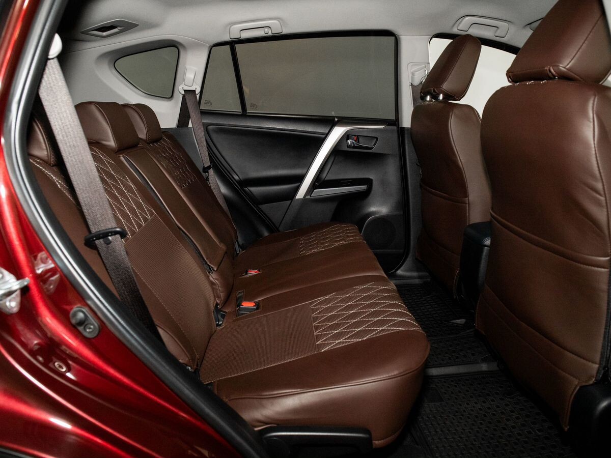 Toyota RAV4 2018 - фото автомобиля