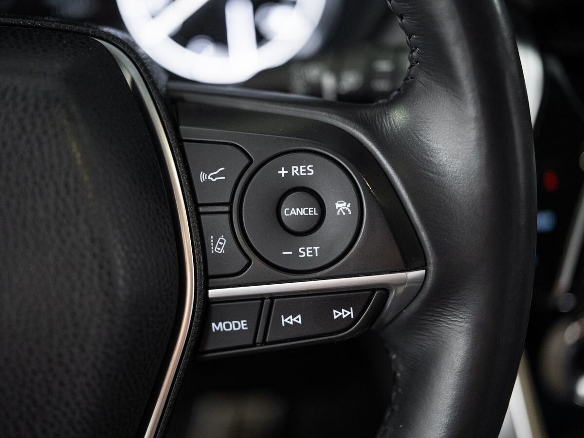 Toyota Harrier 2022 - фото автомобиля