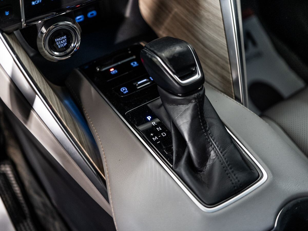 Toyota Harrier 2022 - фото автомобиля