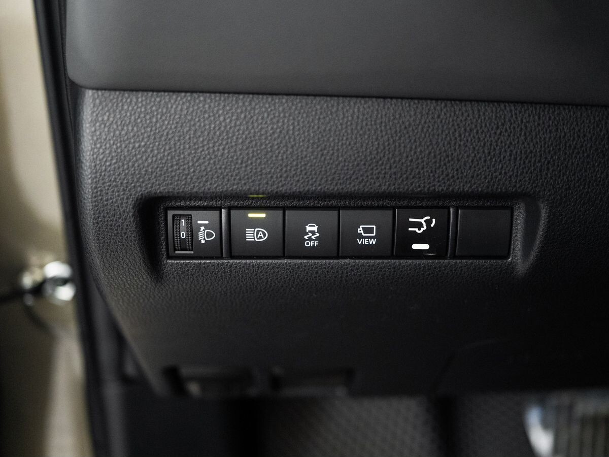 Toyota Harrier 2022 - фото автомобиля