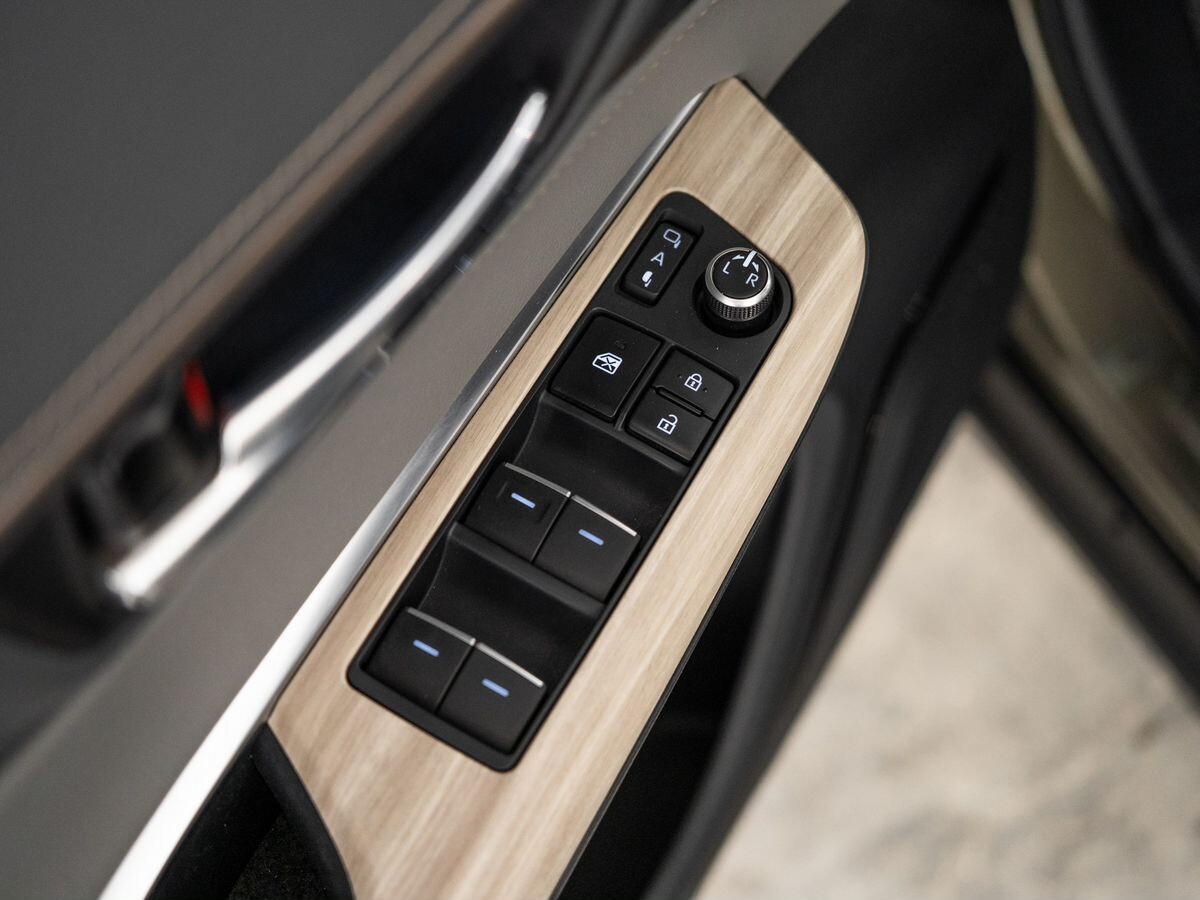 Toyota Harrier 2022 - фото автомобиля