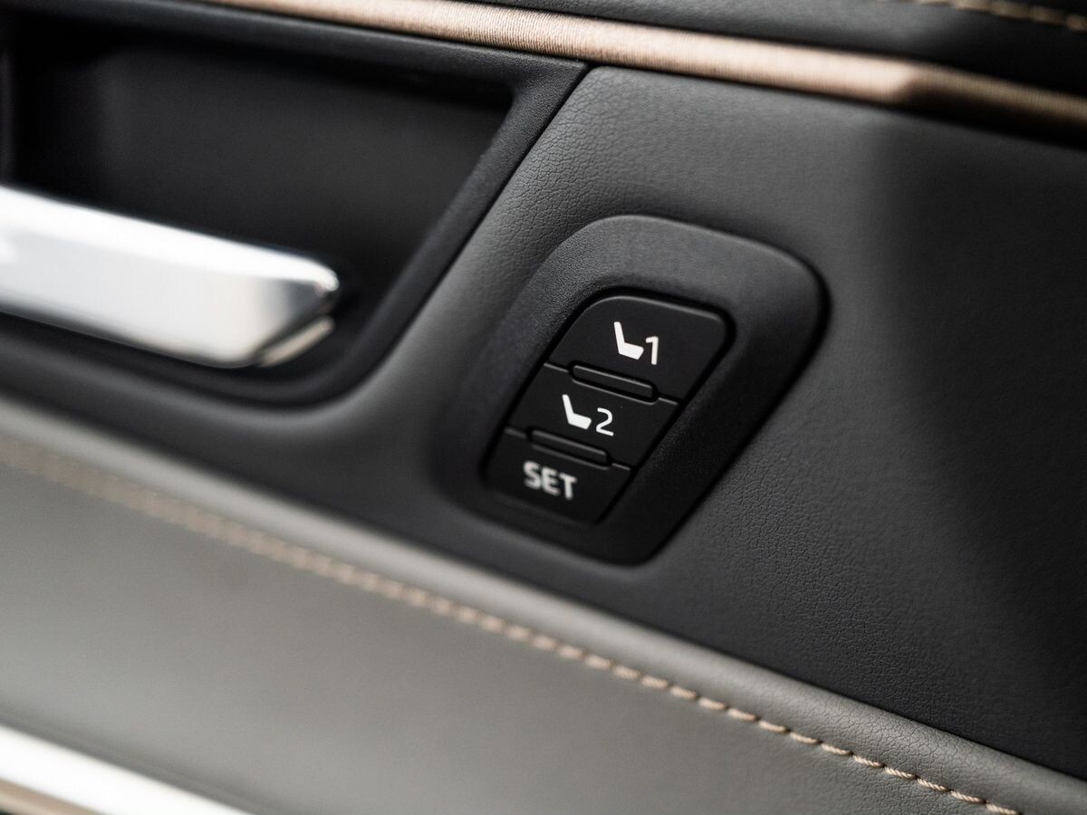 Toyota Harrier 2022 - фото автомобиля