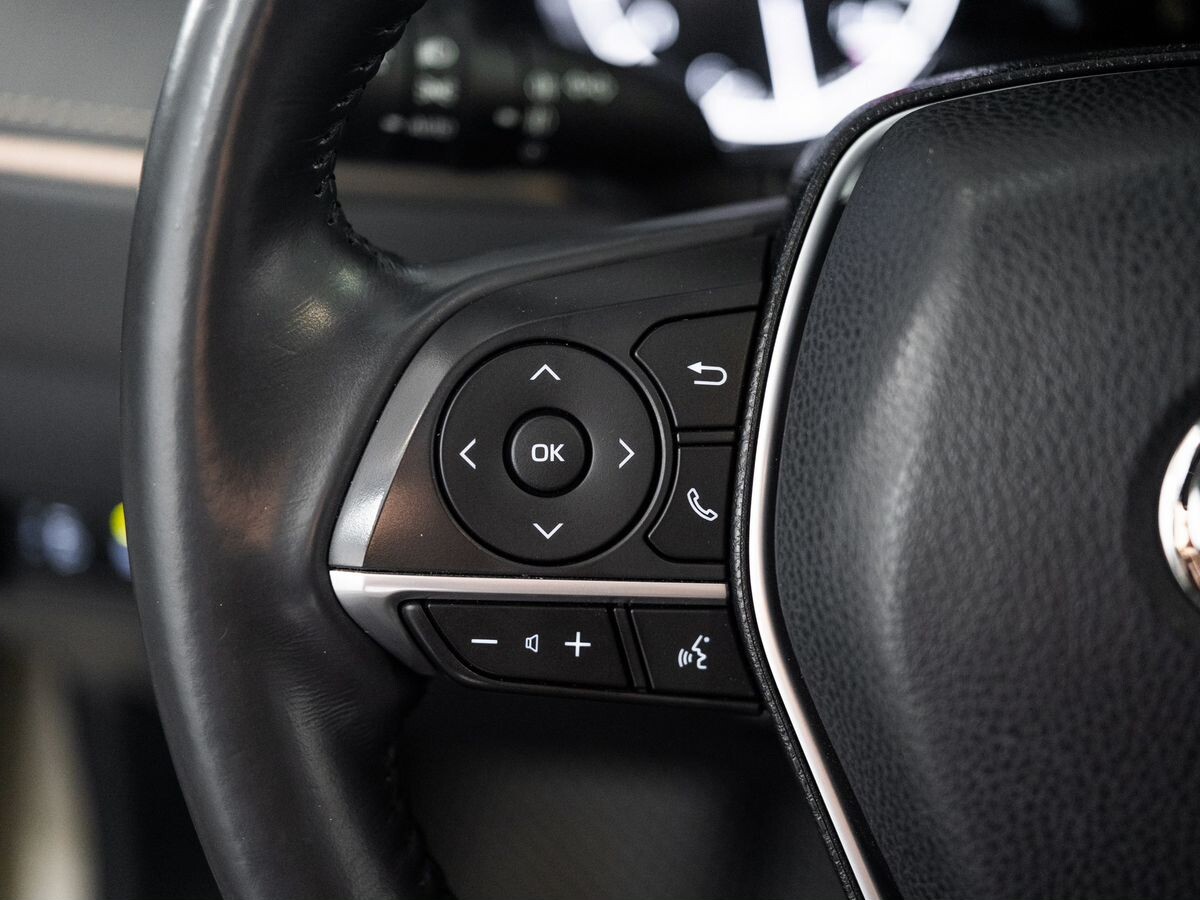 Toyota Harrier 2022 - фото автомобиля