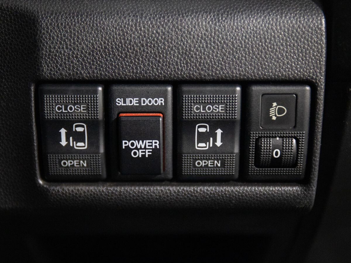 Mazda Premacy 2008 - фото автомобиля