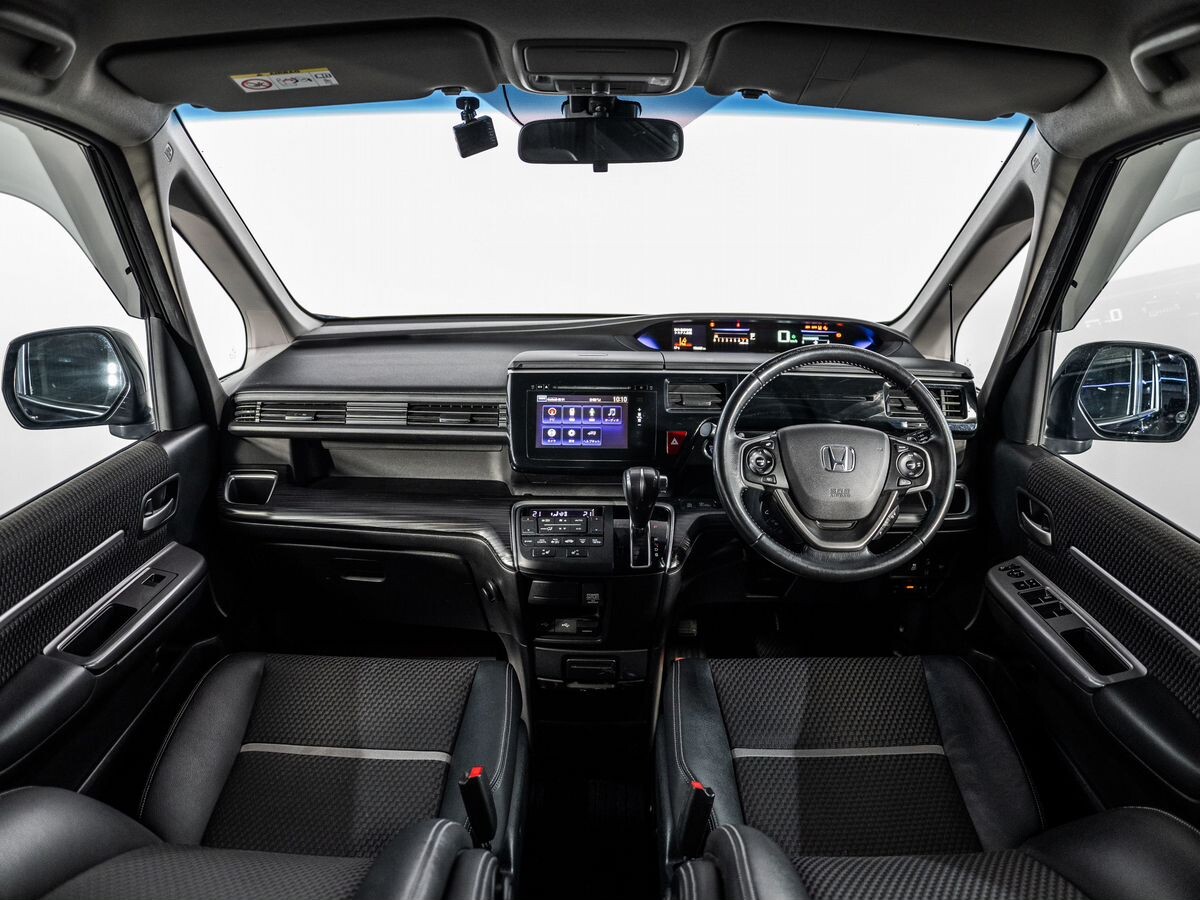 Honda Stepwgn 2015 - фото автомобиля