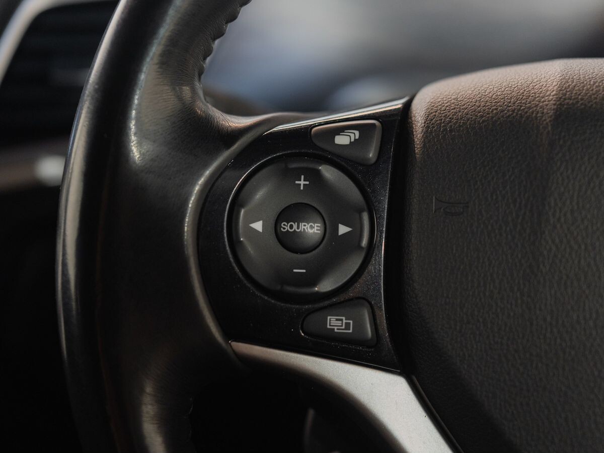 Honda Jade 2015 - фото автомобиля