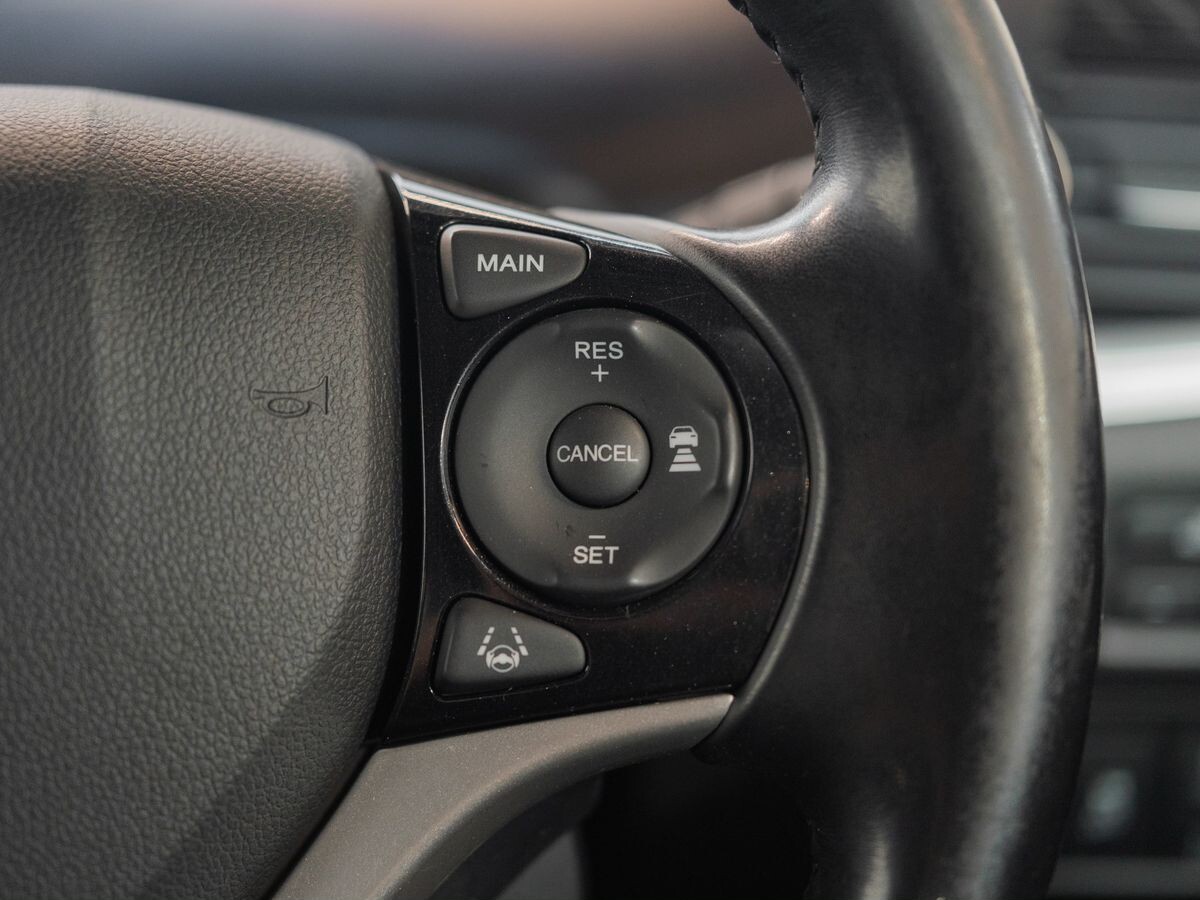 Honda Jade 2015 - фото автомобиля