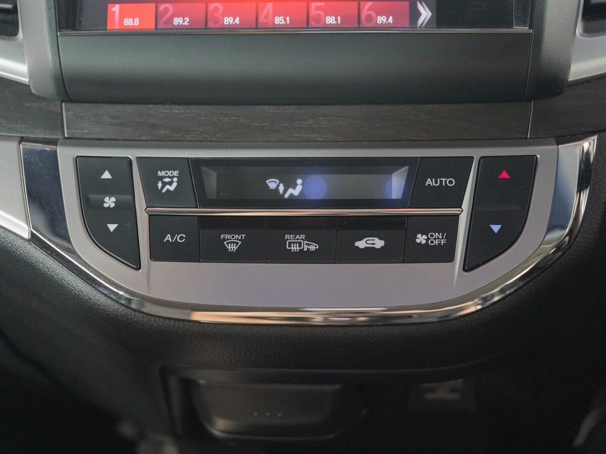 Honda Jade 2015 - фото автомобиля