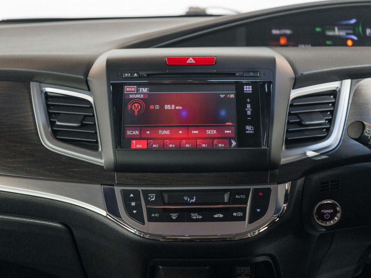 Honda Jade 2015 - фото автомобиля