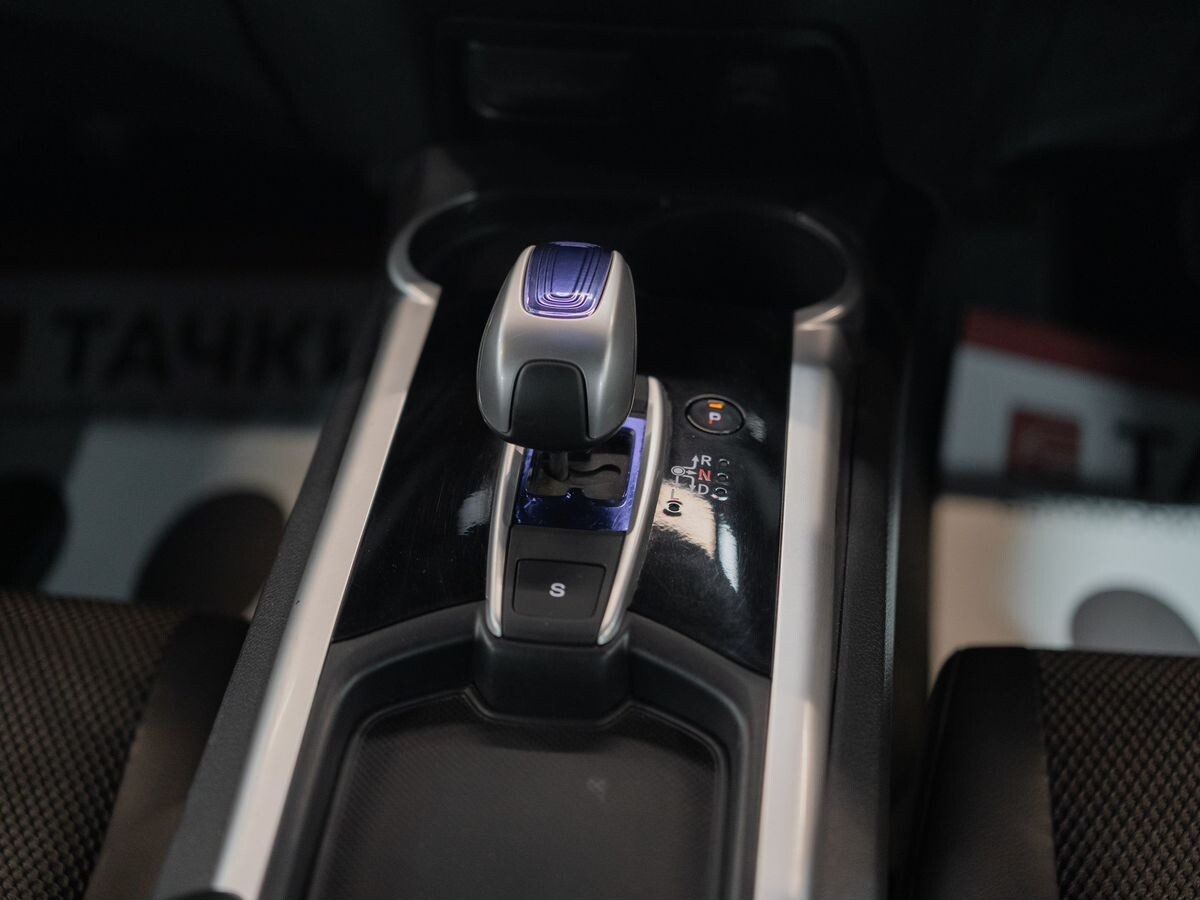 Honda Jade 2015 - фото автомобиля