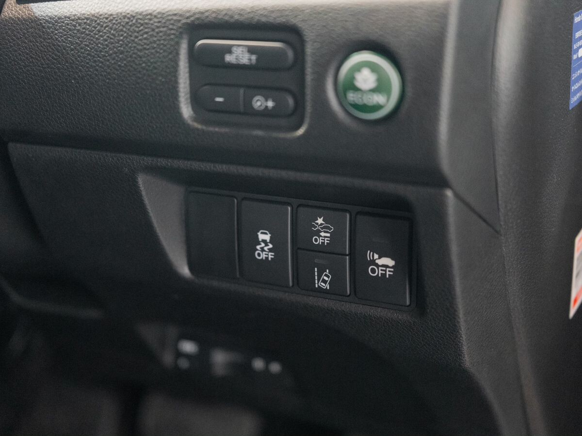 Honda Jade 2015 - фото автомобиля