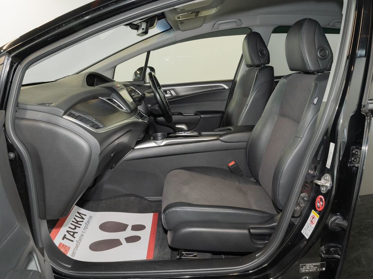 Honda Jade 2015 - фото автомобиля