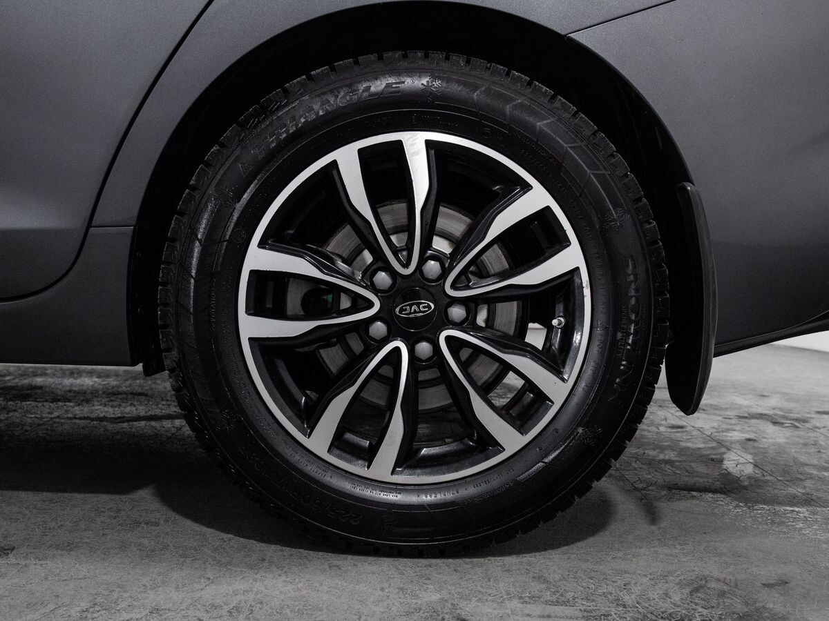 JAC J7 2023 - фото автомобиля