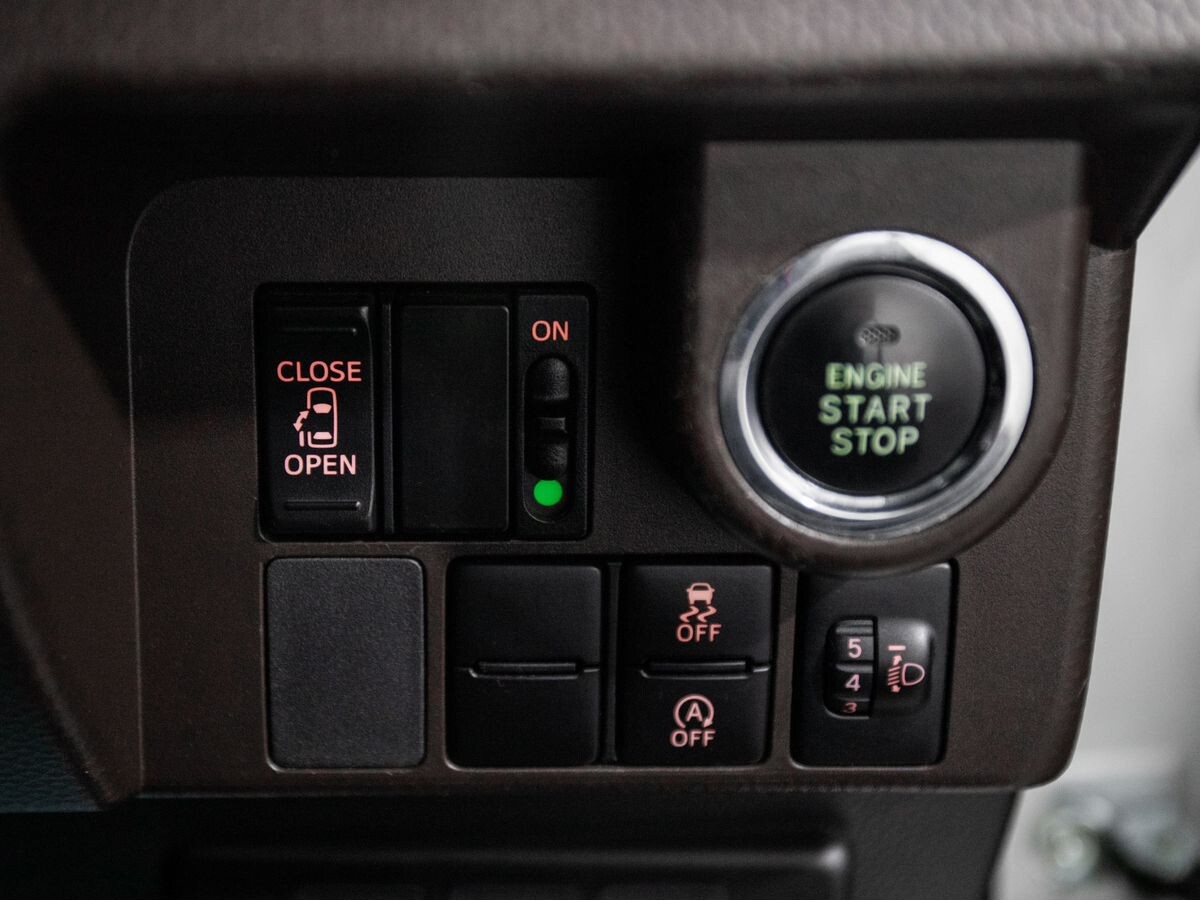 Toyota Tank 2017 - фото автомобиля