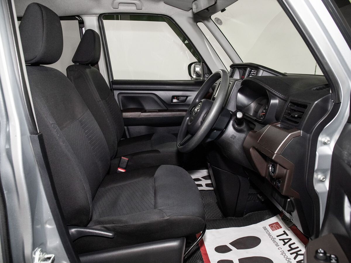 Toyota Tank 2017 - фото автомобиля