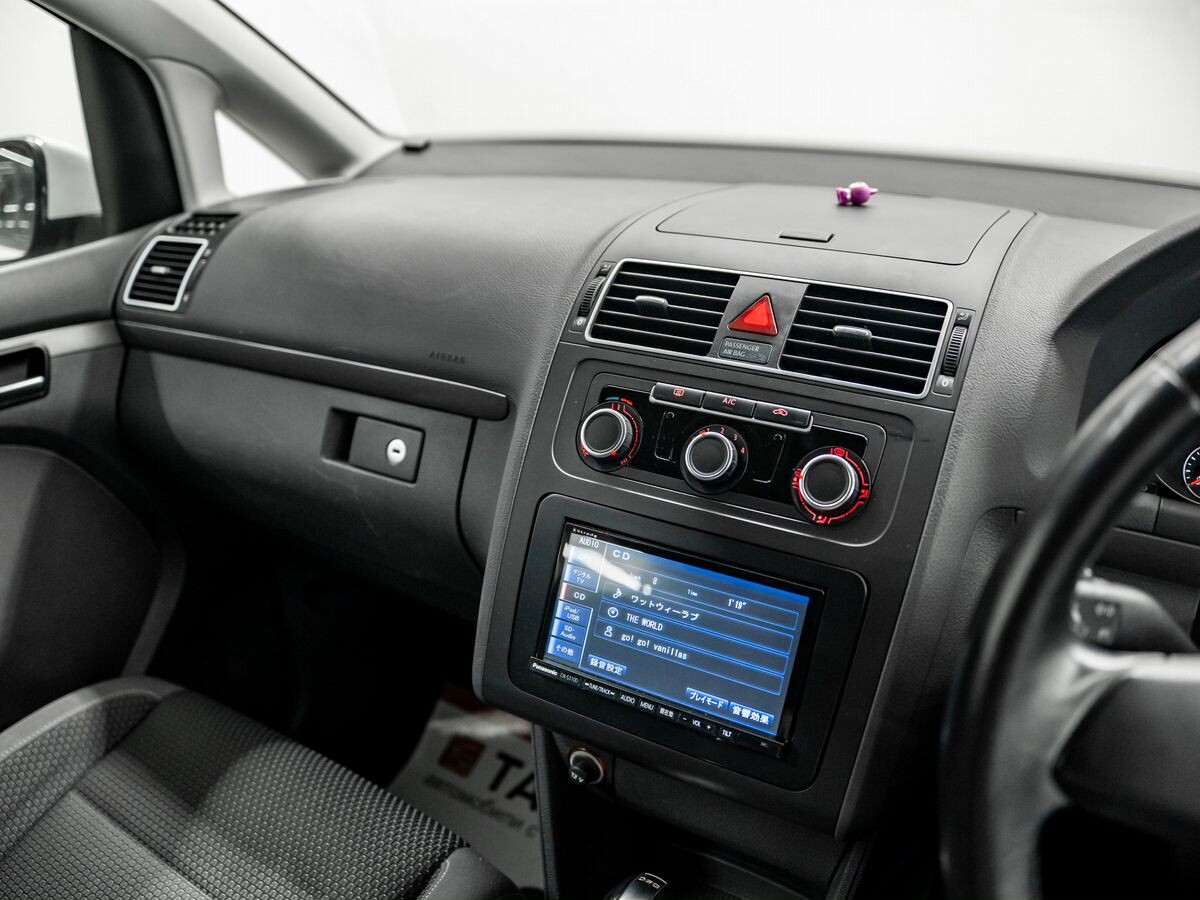 Volkswagen Touran 2012 - фото автомобиля
