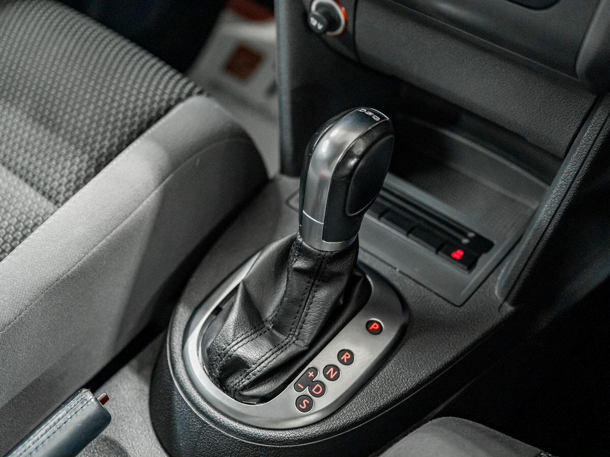 Volkswagen Touran 2012 - фото автомобиля