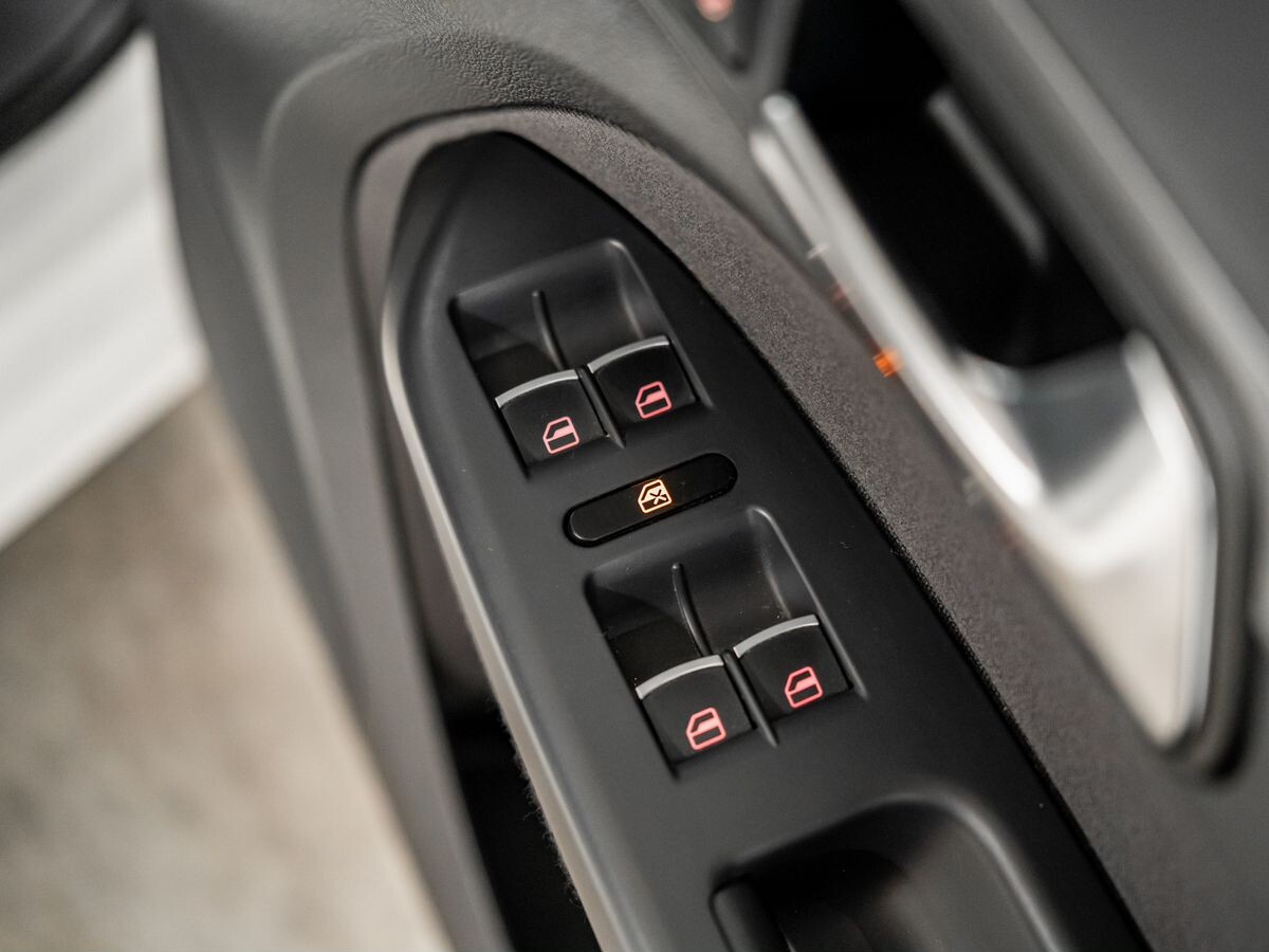 Volkswagen Touran 2012 - фото автомобиля