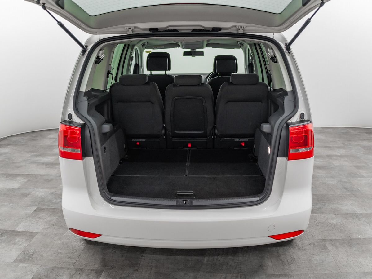 Volkswagen Touran 2012 - фото автомобиля