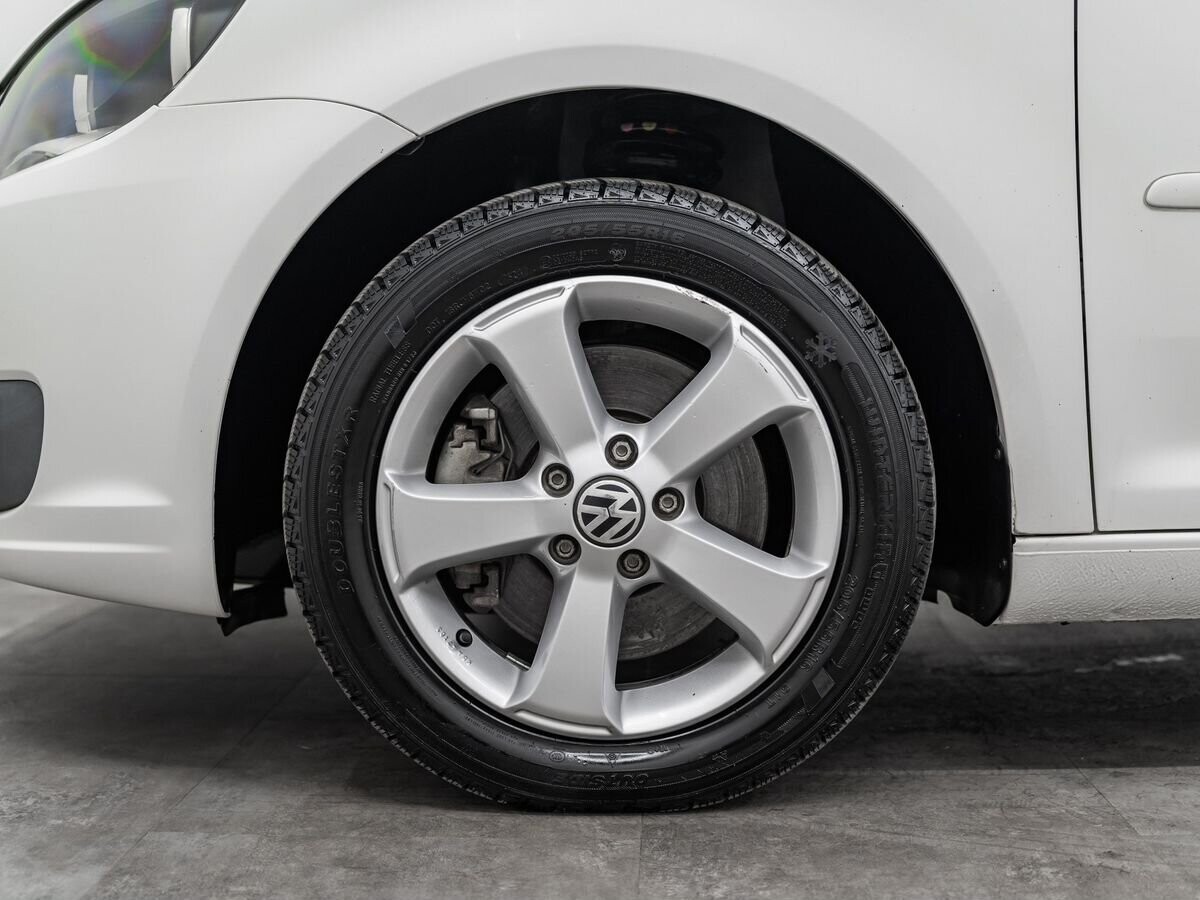 Volkswagen Touran 2012 - фото автомобиля